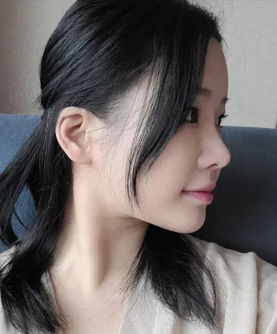 Chụp ảnh không cần chỉnh sửa, các đường nét trên khuôn mặt vẫn hiện rõ nên rất thích.